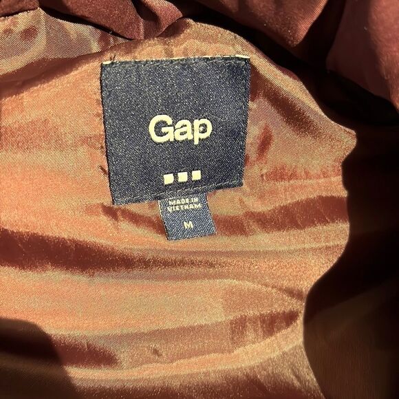 Classic Burgundy Puffer Vest from Gap - Size Medium - Picture 9 of 11